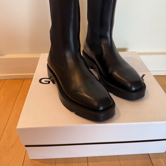 New Givenchy Squared Chelsea Ankle Boots Black Leather in size 38 - Picture 6 of 10